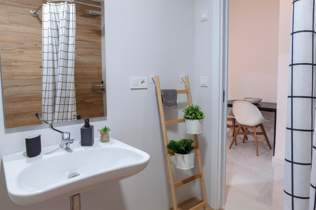 Artistic Digital Retreat-Great Location Near Metro Apartment Valencia Bagian luar foto