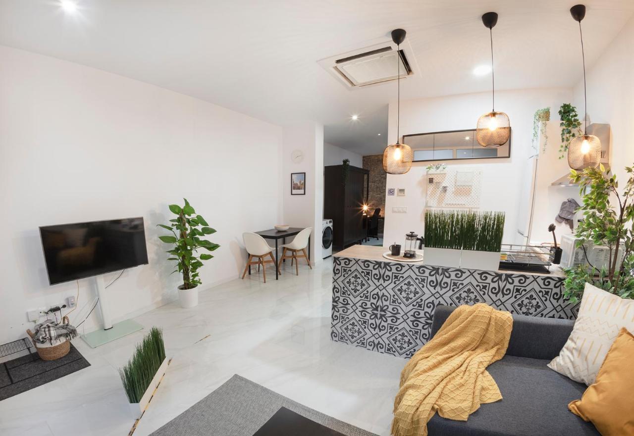 Artistic Digital Retreat-Great Location Near Metro Apartment Valencia Bagian luar foto