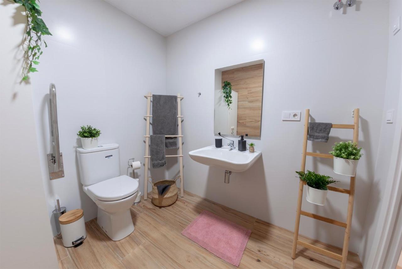 Artistic Digital Retreat-Great Location Near Metro Apartment Valencia Bagian luar foto