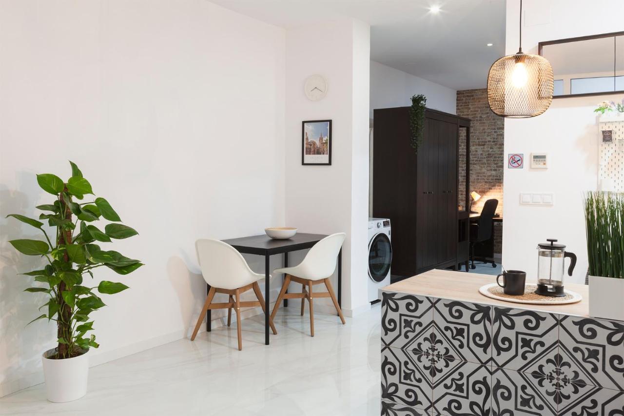 Artistic Digital Retreat-Great Location Near Metro Apartment Valencia Bagian luar foto