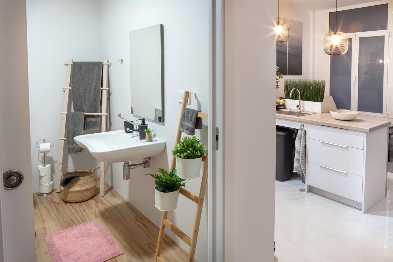Artistic Digital Retreat-Great Location Near Metro Apartment Valencia Bagian luar foto
