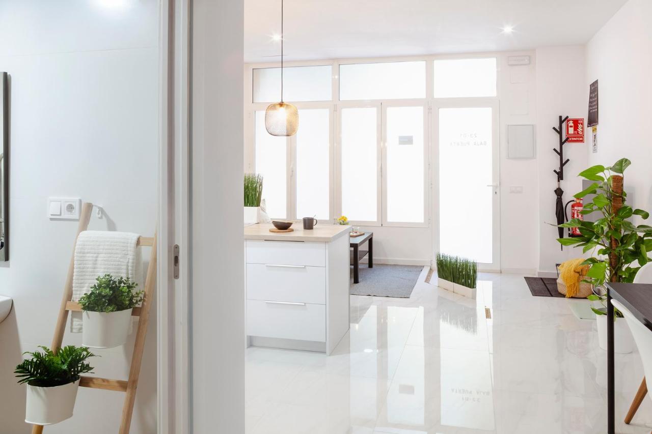 Artistic Digital Retreat-Great Location Near Metro Apartment Valencia Bagian luar foto